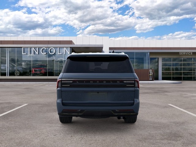 2026 Lincoln Navigator Reserve thumbnail image 05