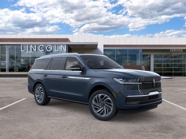 2026 Lincoln Navigator Reserve thumbnail image 07