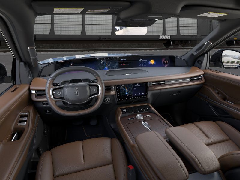 Lincoln Navigator Vehicle Full-screen Gallery Image 09