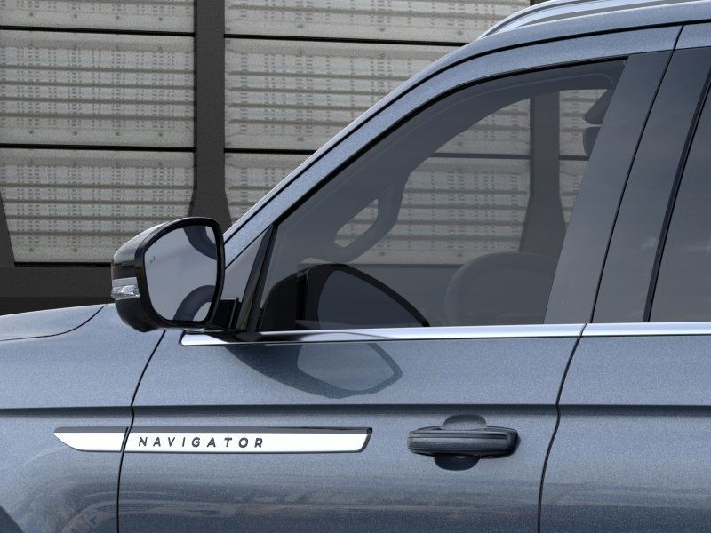 Lincoln Navigator Vehicle Full-screen Gallery Image 20