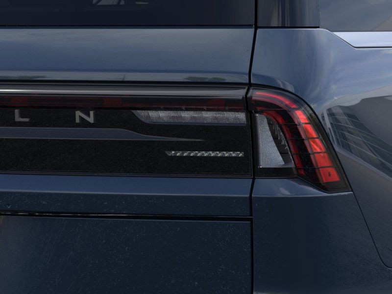 Lincoln Navigator Vehicle Full-screen Gallery Image 21