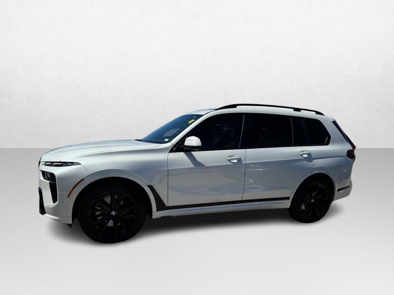 BMW X7 Vehicle Full-screen Gallery Image 08