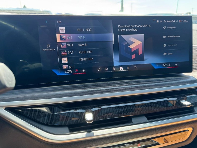 BMW X7 Vehicle Full-screen Gallery Image 16