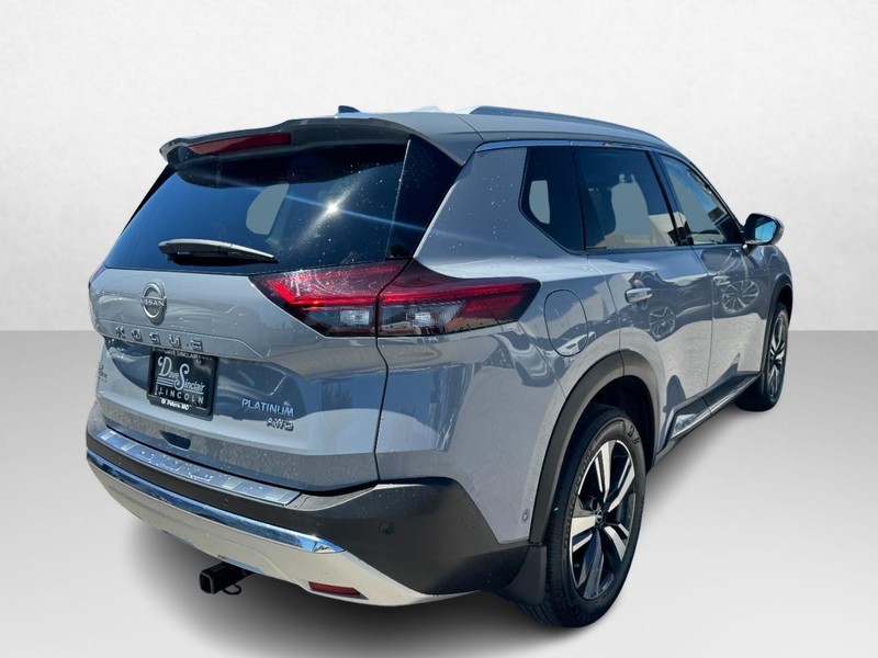 Nissan Rogue Vehicle Full-screen Gallery Image 05