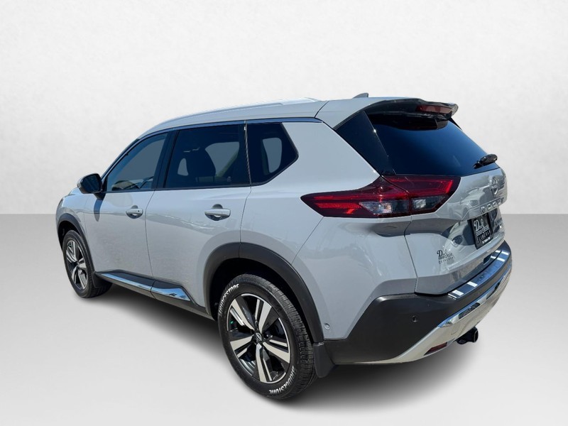 Nissan Rogue Vehicle Full-screen Gallery Image 07