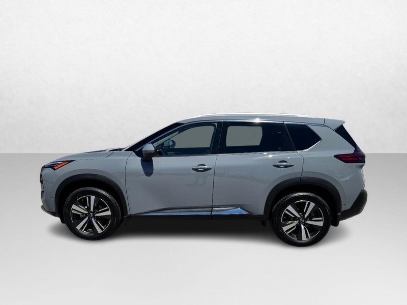 Nissan Rogue Vehicle Full-screen Gallery Image 08