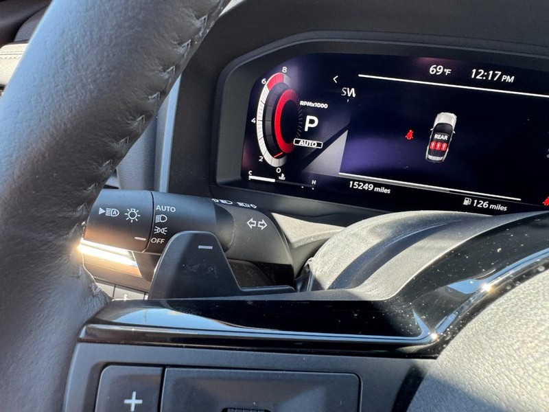 Nissan Rogue Vehicle Full-screen Gallery Image 20