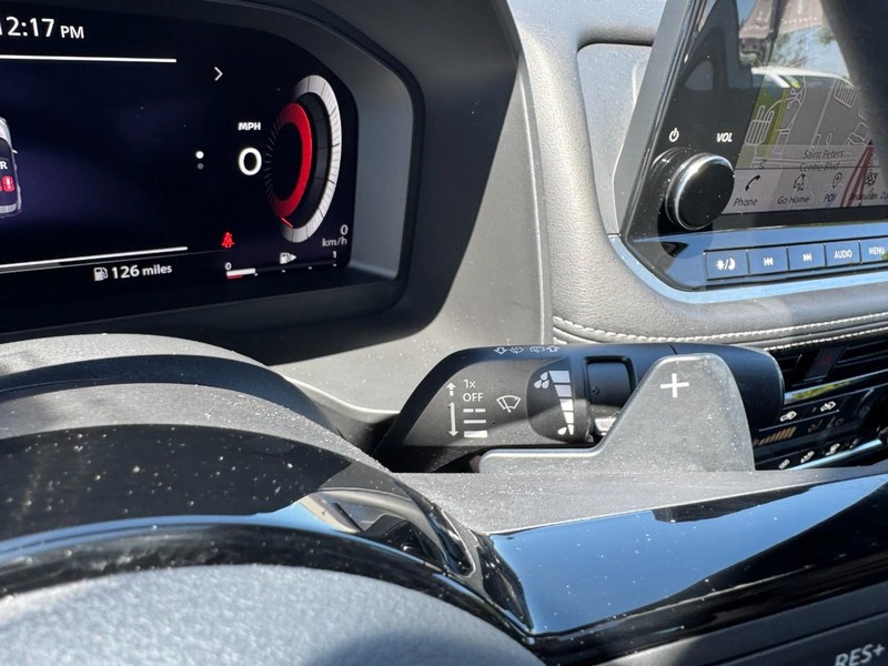 Nissan Rogue Vehicle Full-screen Gallery Image 21