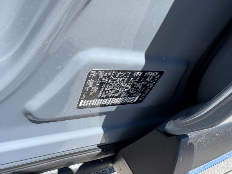 Nissan Rogue Vehicle Full-screen Gallery Image 28