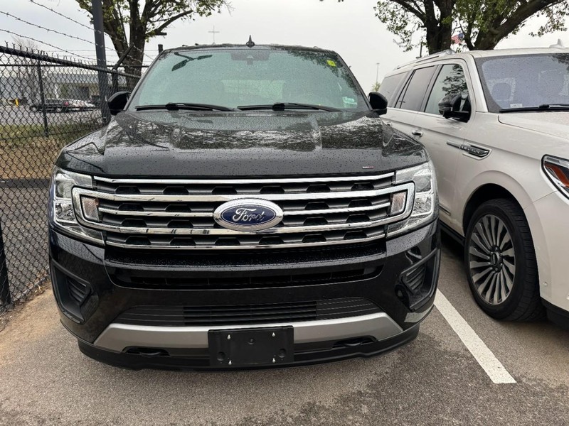 Ford Expedition Vehicle Full-screen Gallery Image 02