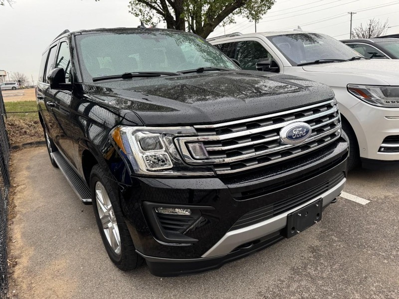 Ford Expedition Vehicle Full-screen Gallery Image 03