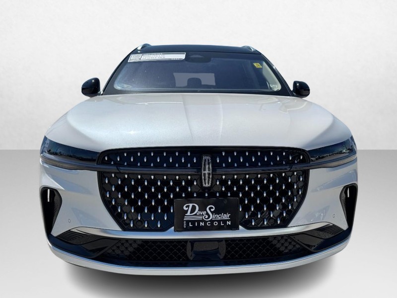 Lincoln Nautilus Vehicle Full-screen Gallery Image 02