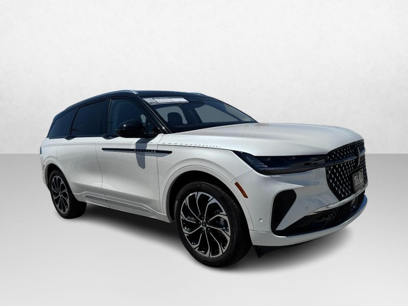 Lincoln Nautilus Vehicle Full-screen Gallery Image 03
