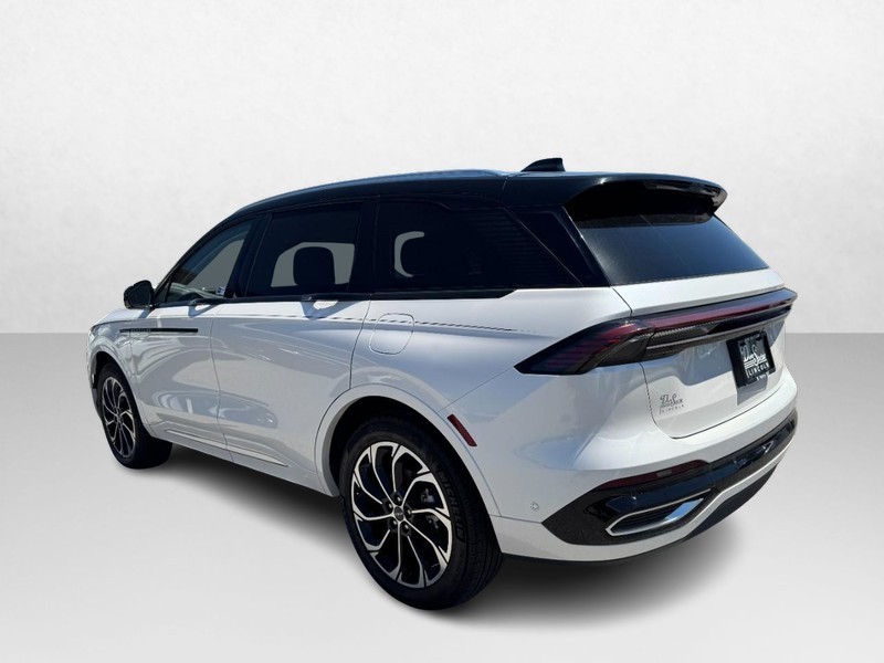 Lincoln Nautilus Vehicle Full-screen Gallery Image 07