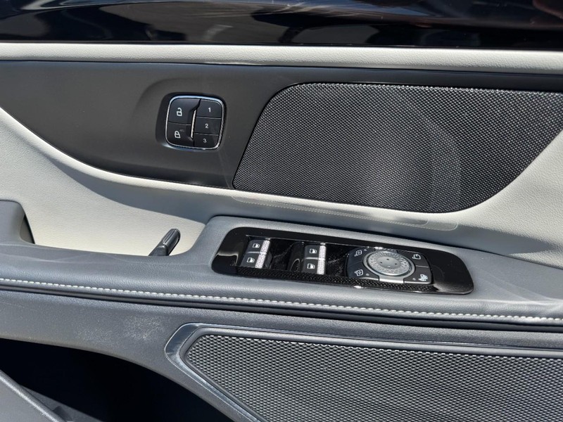 Lincoln Nautilus Vehicle Full-screen Gallery Image 25