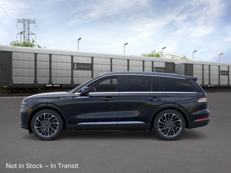 Lincoln Aviator Vehicle Full-screen Gallery Image 03