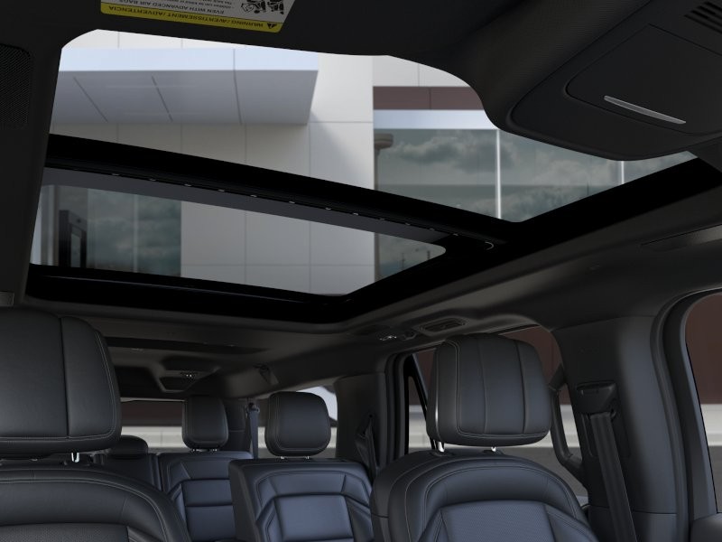 Lincoln Navigator L Vehicle Full-screen Gallery Image 22