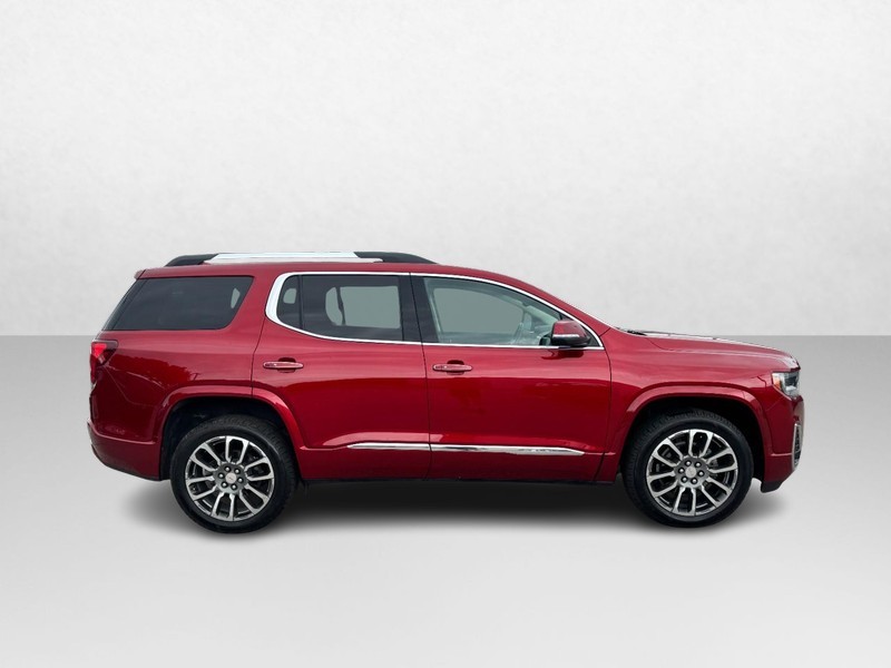 GMC Acadia Vehicle Full-screen Gallery Image 04