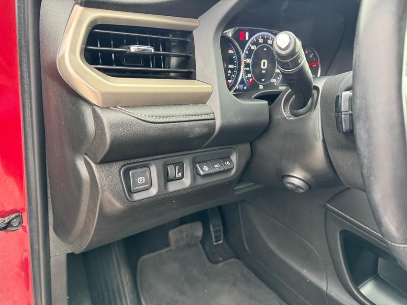 GMC Acadia Vehicle Full-screen Gallery Image 14