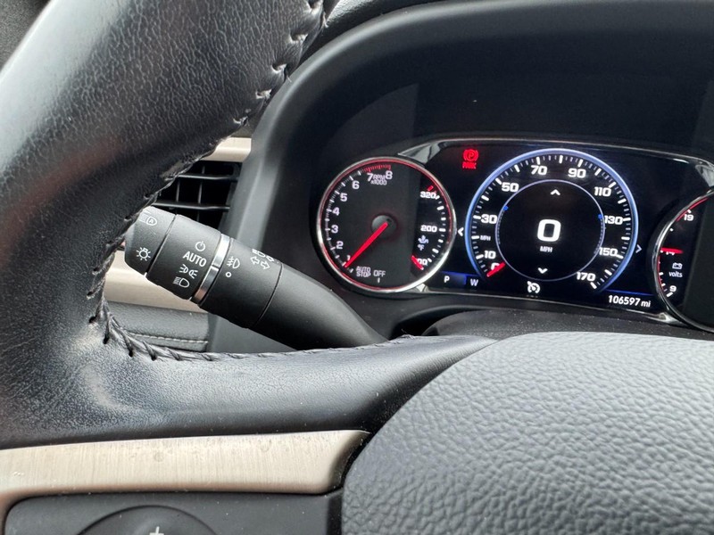 GMC Acadia Vehicle Full-screen Gallery Image 20