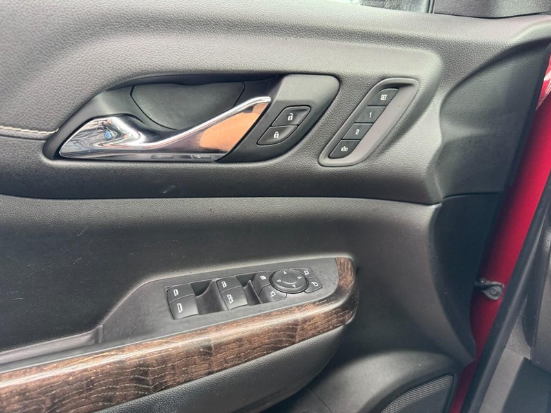 GMC Acadia Vehicle Full-screen Gallery Image 25