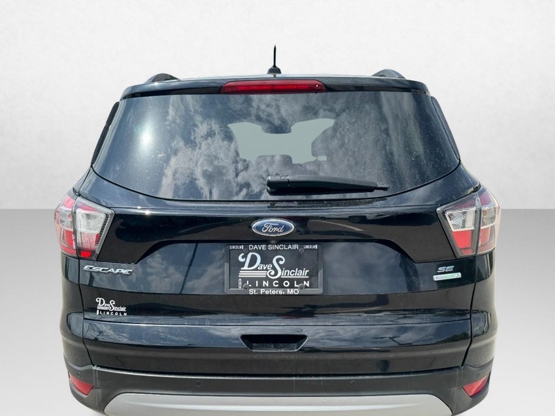 Ford Escape Vehicle Full-screen Gallery Image 06