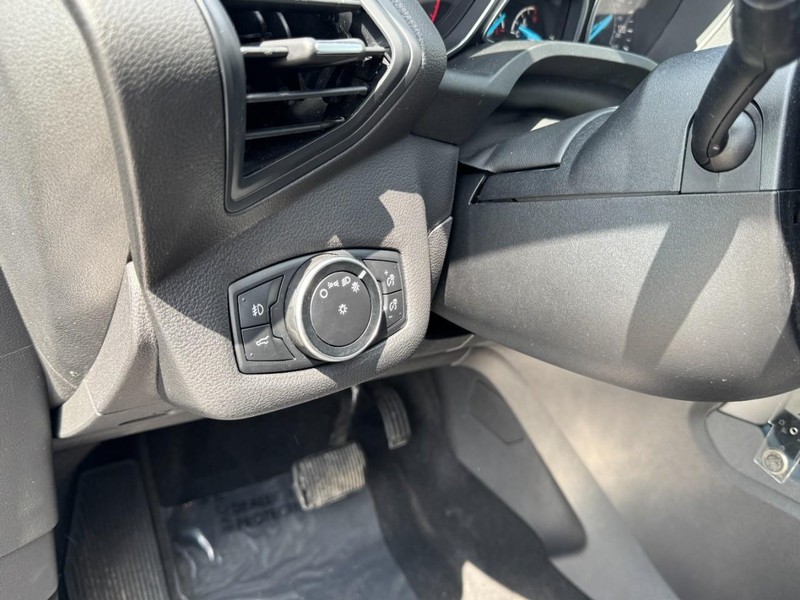 Ford Escape Vehicle Full-screen Gallery Image 14