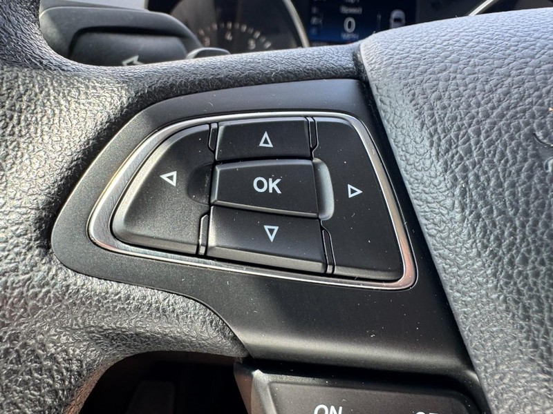 Ford Escape Vehicle Full-screen Gallery Image 18