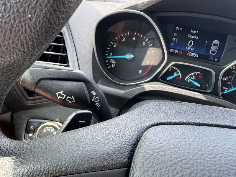 Ford Escape Vehicle Full-screen Gallery Image 20