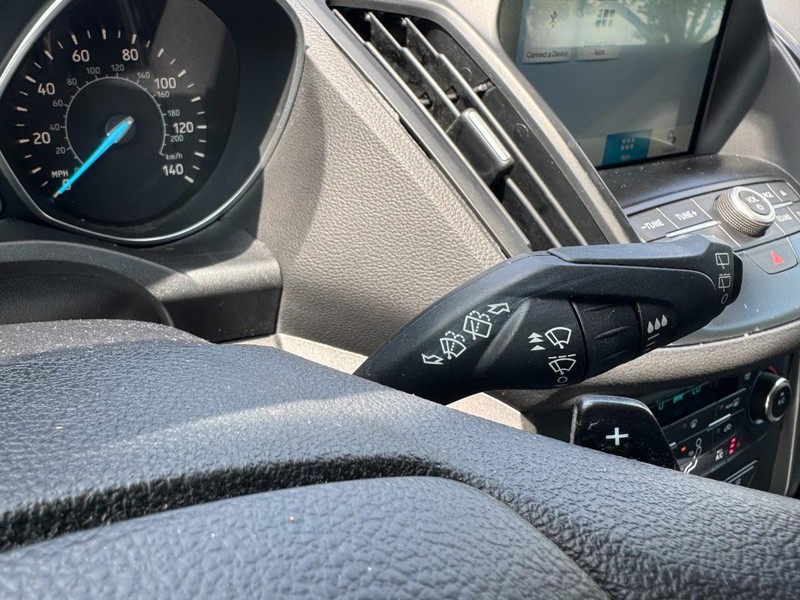 Ford Escape Vehicle Full-screen Gallery Image 21