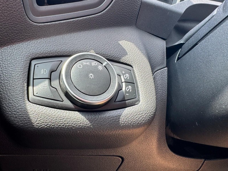 Ford Escape Vehicle Full-screen Gallery Image 22