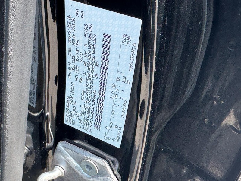 Ford Escape Vehicle Full-screen Gallery Image 28