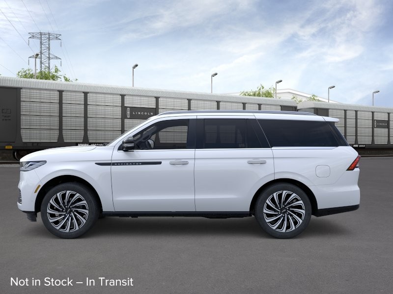 Lincoln Navigator Vehicle Full-screen Gallery Image 03