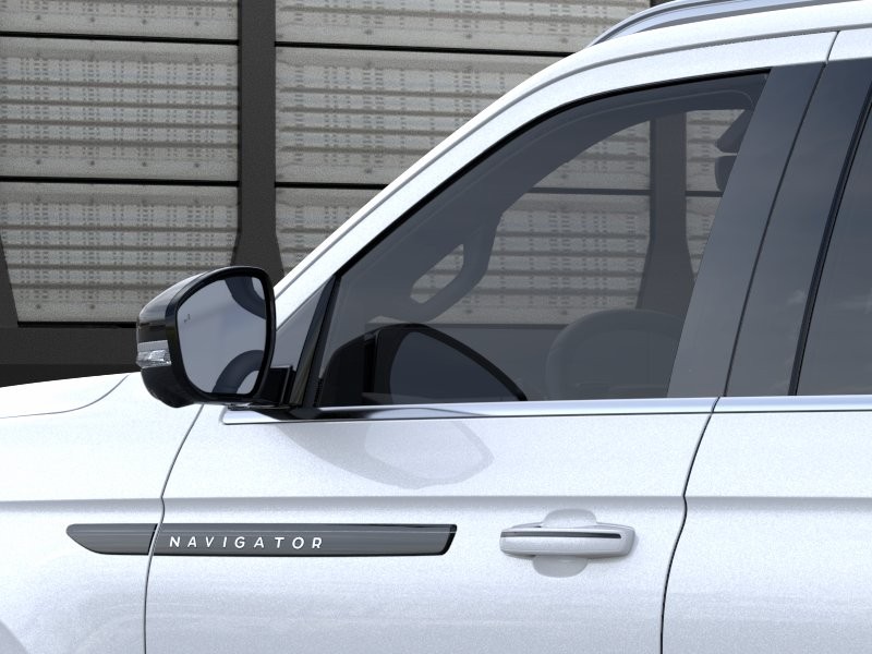 Lincoln Navigator Vehicle Full-screen Gallery Image 20