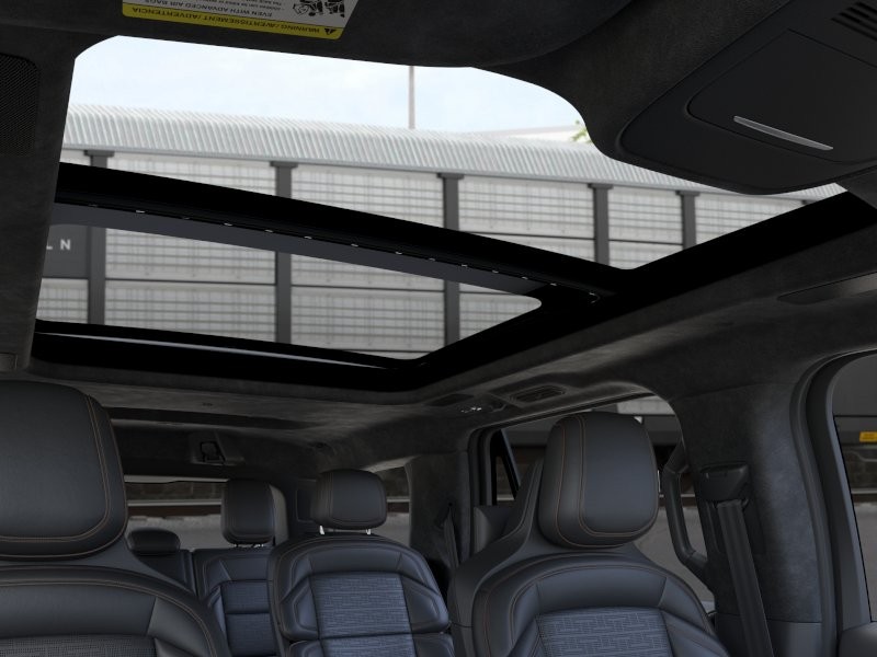 Lincoln Navigator Vehicle Full-screen Gallery Image 22