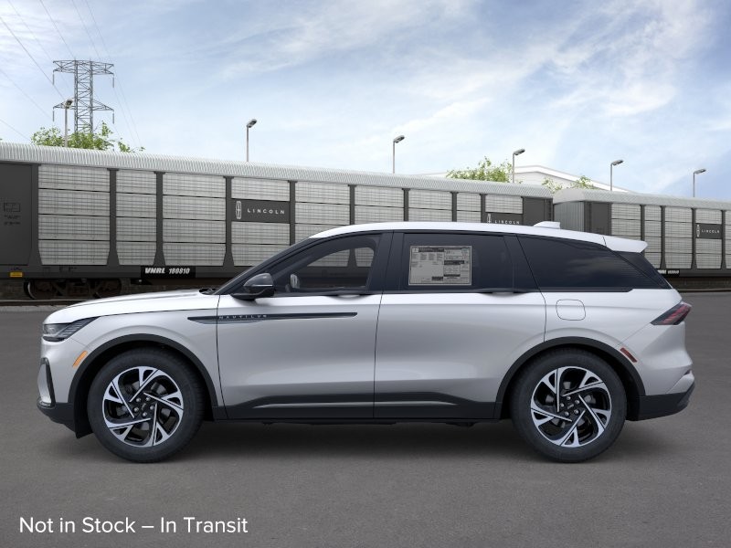 Lincoln Nautilus Vehicle Full-screen Gallery Image 03