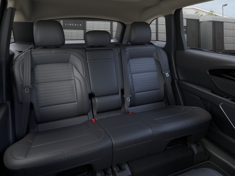 Lincoln Nautilus Vehicle Full-screen Gallery Image 11