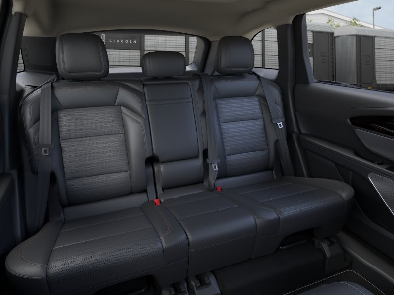 Lincoln Nautilus Vehicle Full-screen Gallery Image 11