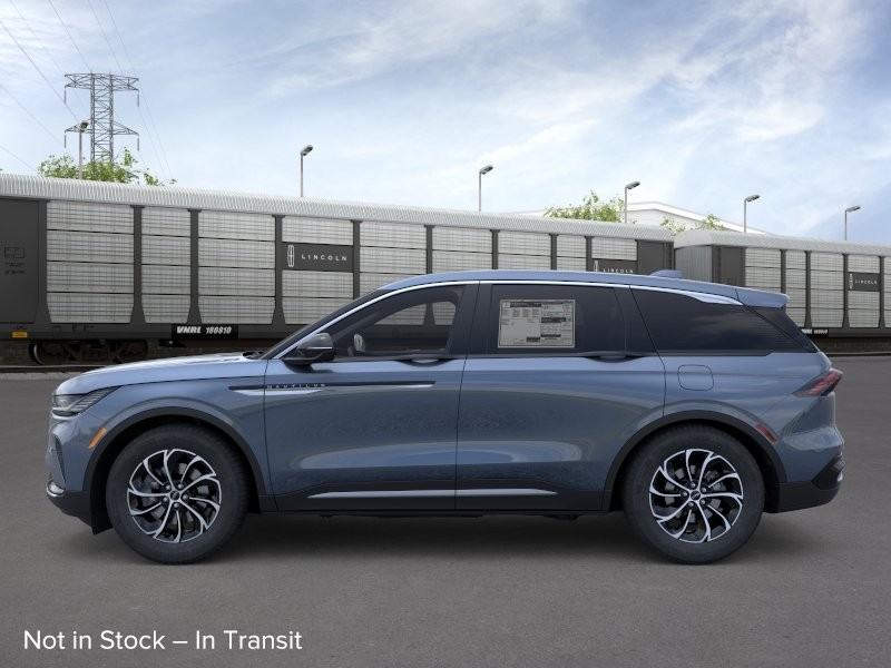 Lincoln Nautilus Vehicle Full-screen Gallery Image 03