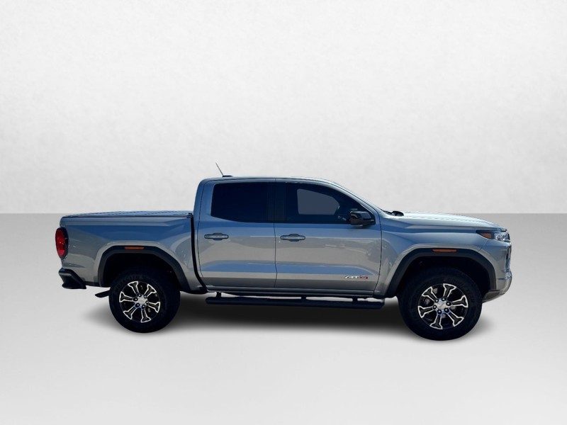 GMC Canyon Vehicle Full-screen Gallery Image 04