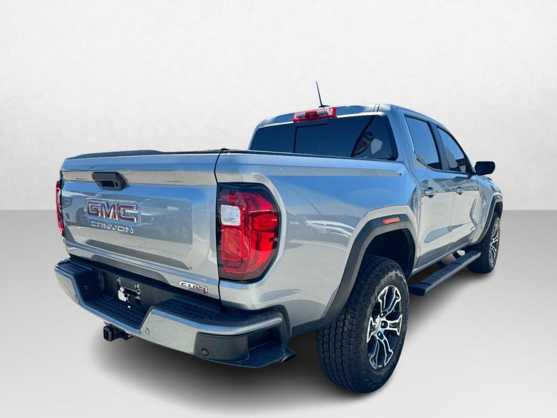 GMC Canyon Vehicle Full-screen Gallery Image 05