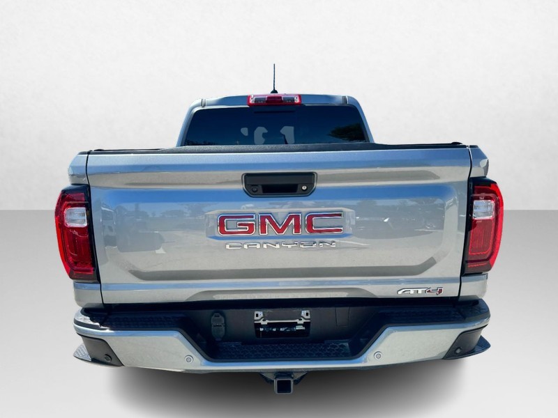 GMC Canyon Vehicle Full-screen Gallery Image 06