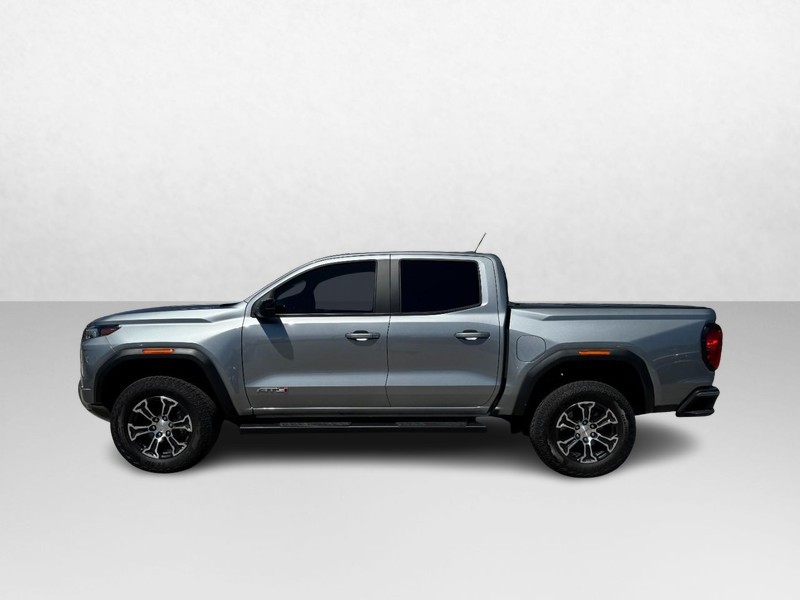 GMC Canyon Vehicle Full-screen Gallery Image 08