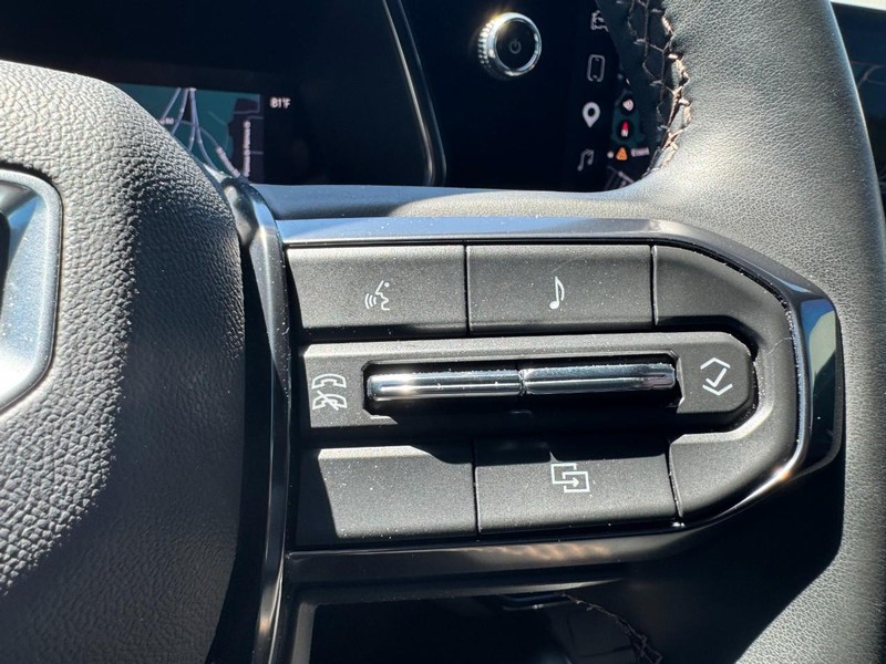 GMC Canyon Vehicle Full-screen Gallery Image 17