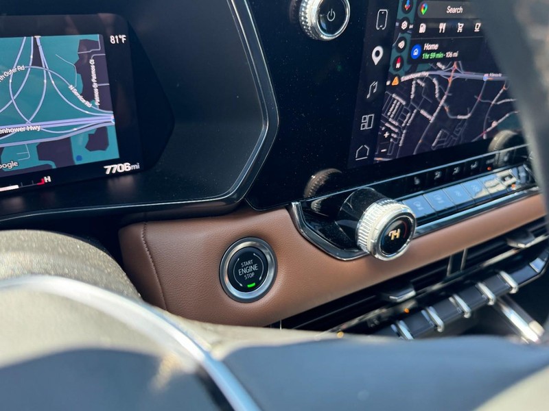 GMC Canyon Vehicle Full-screen Gallery Image 19