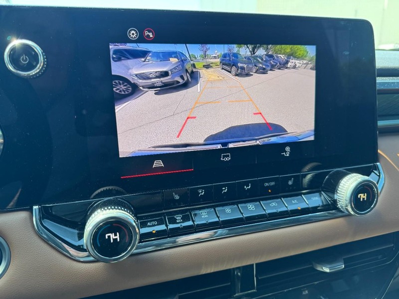 GMC Canyon Vehicle Full-screen Gallery Image 22