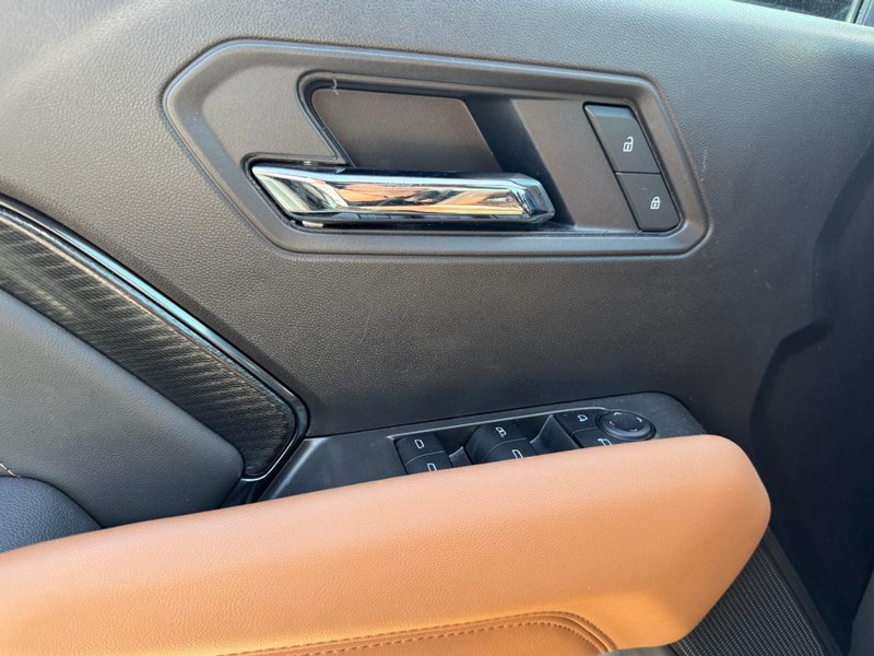 GMC Canyon Vehicle Full-screen Gallery Image 23
