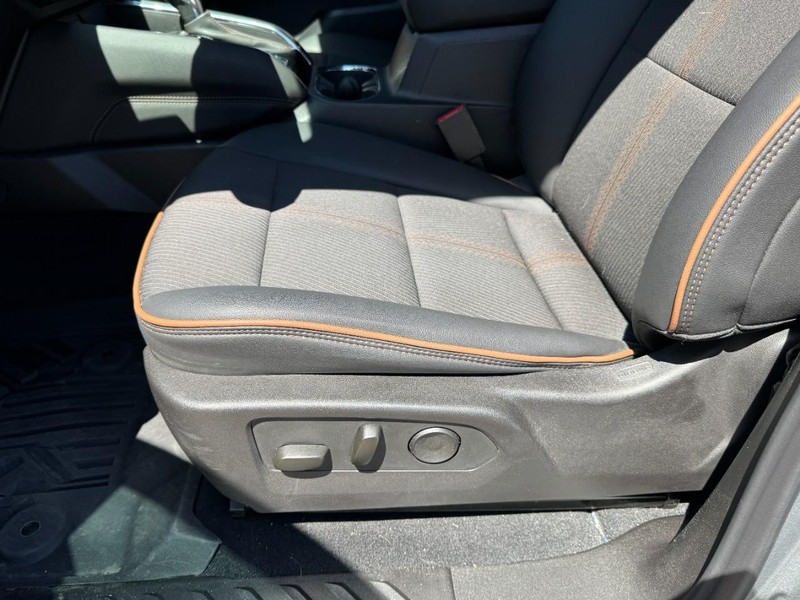 GMC Canyon Vehicle Full-screen Gallery Image 24