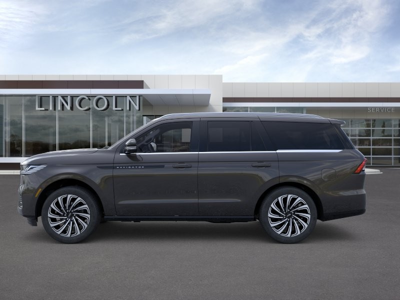 Lincoln Navigator Vehicle Full-screen Gallery Image 03