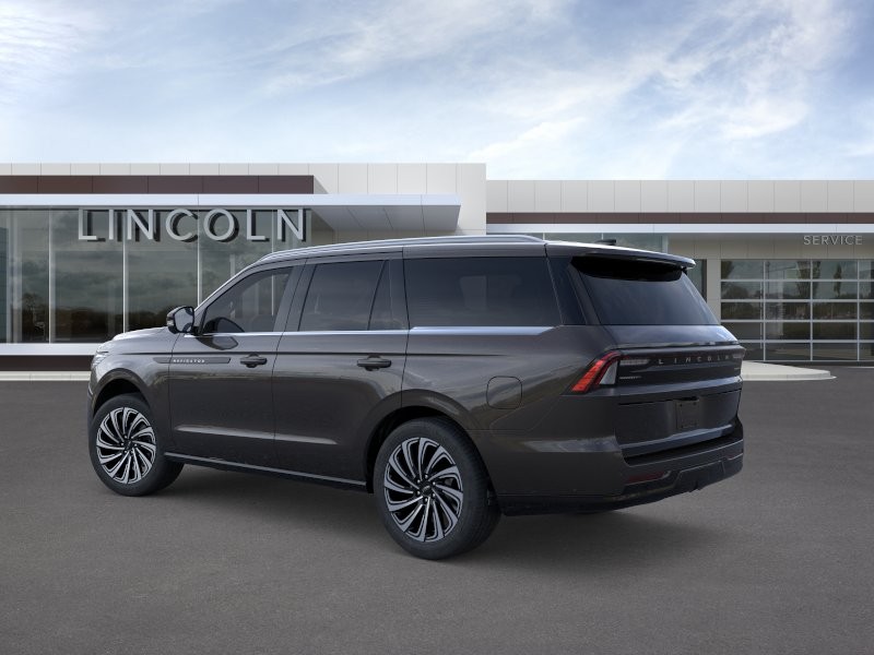 Lincoln Navigator Vehicle Full-screen Gallery Image 04